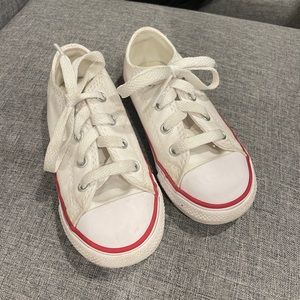 Toddler size 8 converse chuck taylors low top